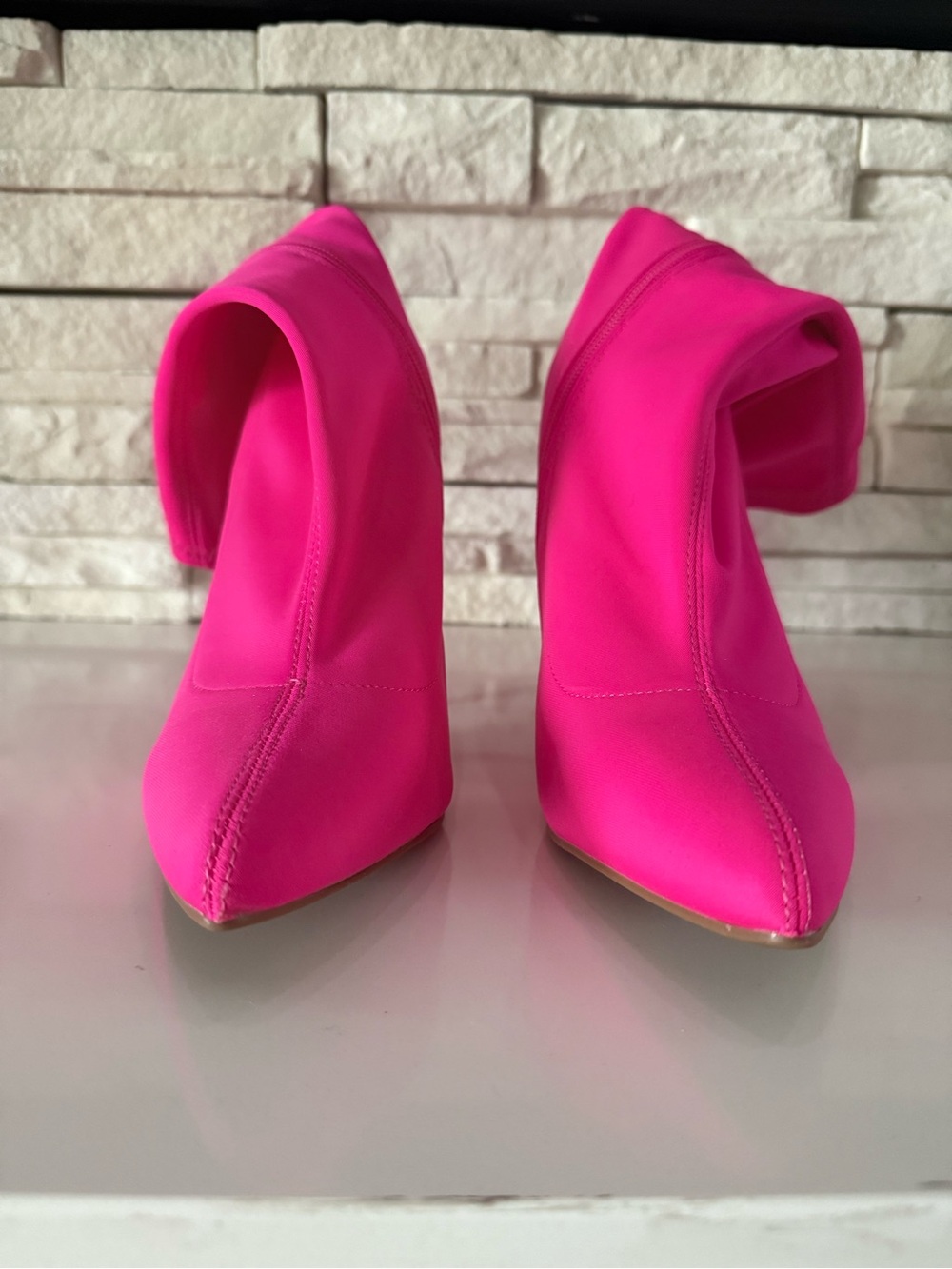 Feminine Neon Pink Pointed-Toe Stretch Heels